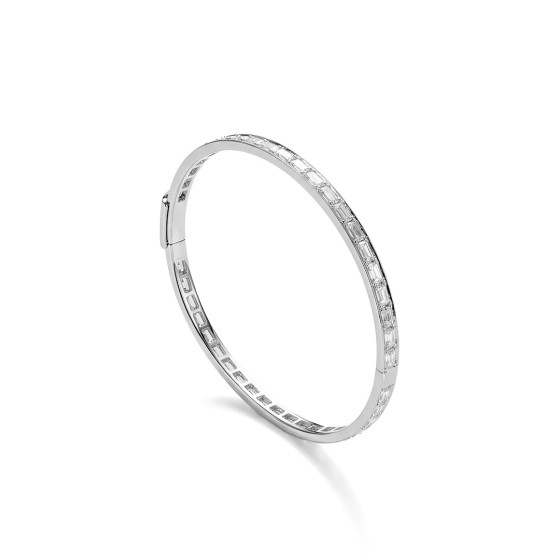 White gold emerald-cut diamond tennis bracelet